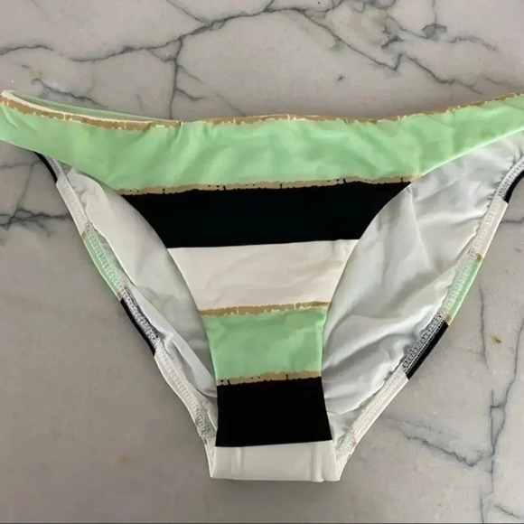 VIX Bikini Striped Bottom Medium B768 - Picture 3 of 5